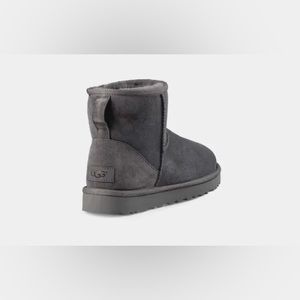 NEW UGG Classic Mini II Boot 🩶
